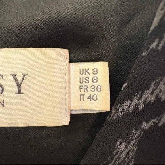 Lipsy Black sleeveless dress with zipper in the front, hooks, buttons, size 6 - Picture 7 of 10